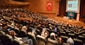 Prof. Dr. Nevzat Tarhan Maraş’ta “ Aile İçi İletişim” konferansı verdi.